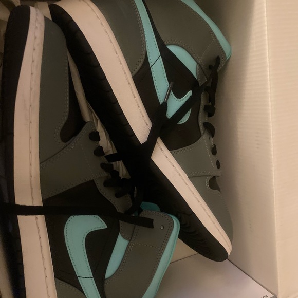 jordan mid grey aqua